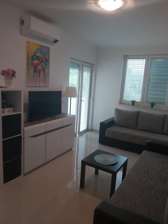 Apartment Adrijana Novalja Buitenkant foto