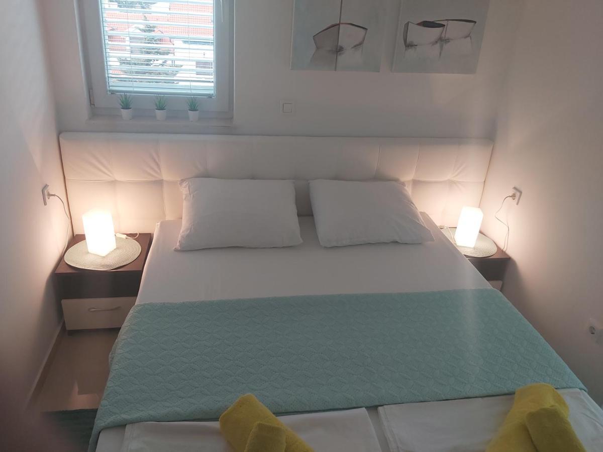 Apartment Adrijana Novalja Buitenkant foto