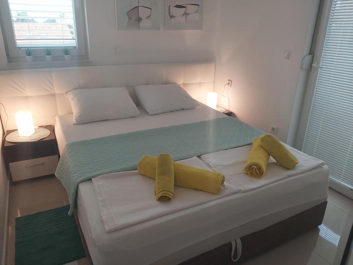 Apartment Adrijana Novalja Buitenkant foto